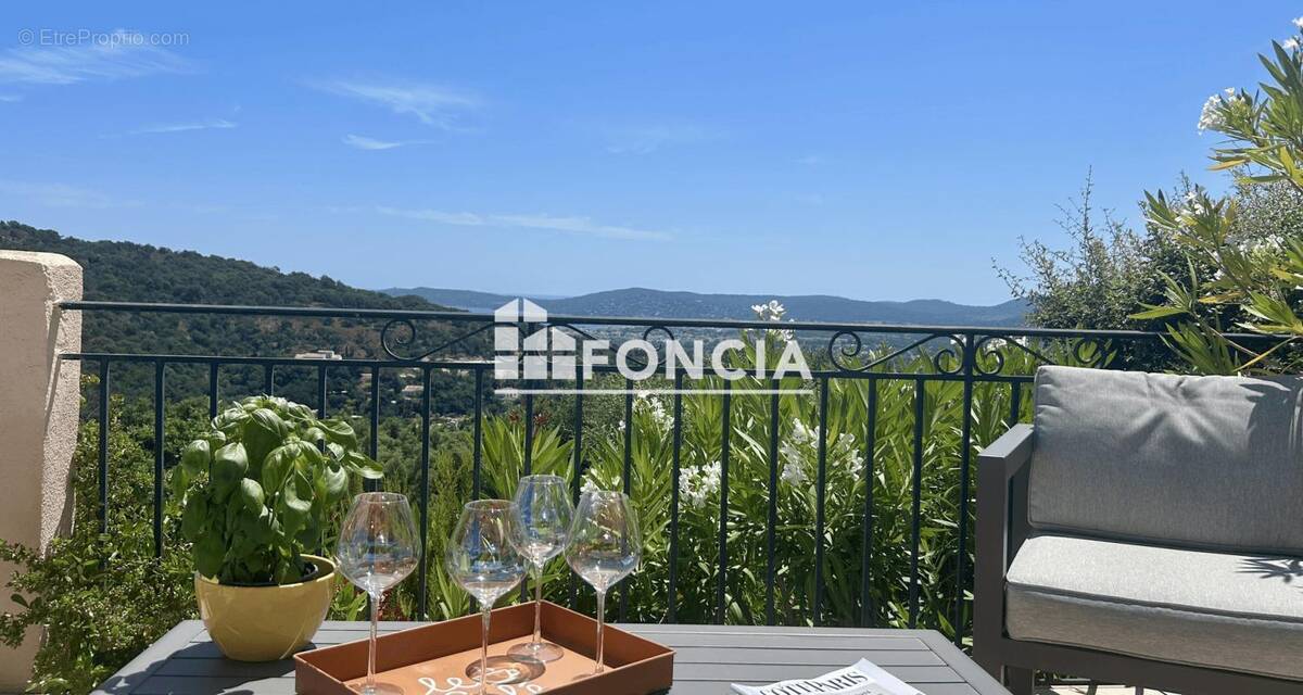 Appartement à GRIMAUD