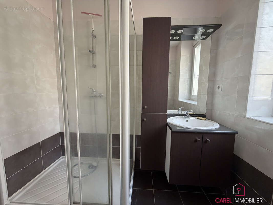 Spacieux T2 de 53m2 avec balcon, garage et possibilité de créer un 2nd appartement - photo 8