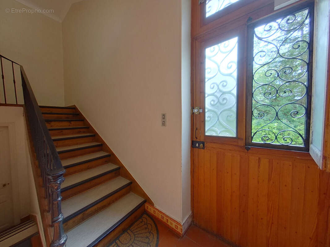 Appartement  6/7 pièces à rénover + jardin + caves - photo 8