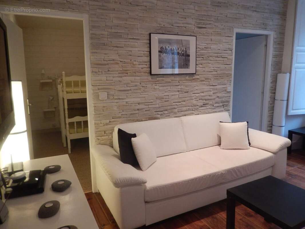 Appartement à EAUX-BONNES