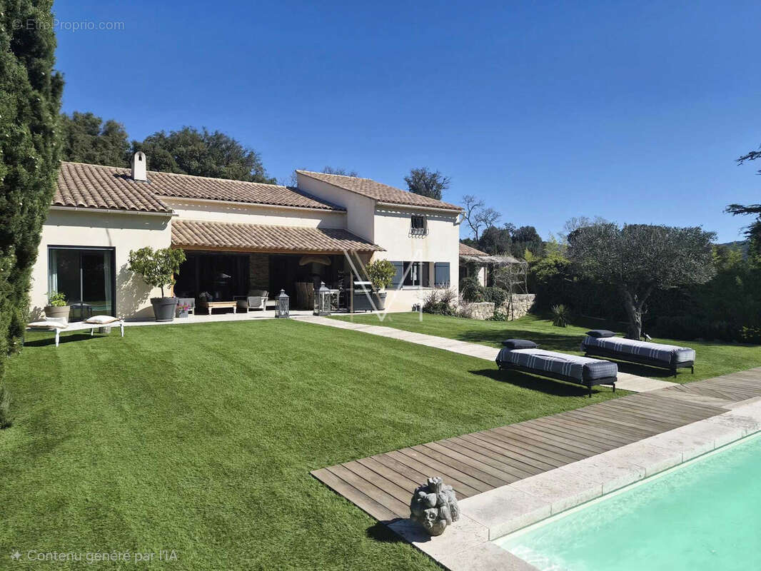 Belle propriete de famille renovee a pied du village avec jardin clos et piscine chauffee - photo 3