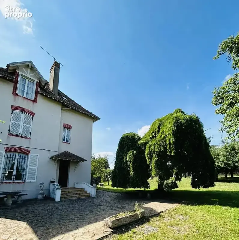 A vendre dans l'Indre, une belle villa avec gîte et jardin. - photo 4