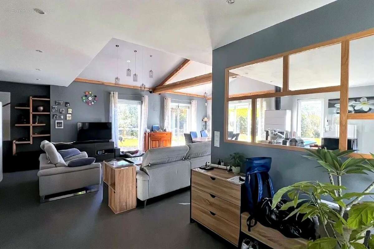 Photo 8 - Maison à LA TOUR-DE-SALVAGNY