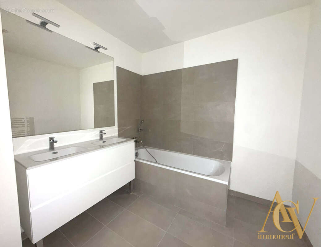 Séduisant 3 pièces dernier étage Golfe St Tropez 5 - Appartement à COGOLIN