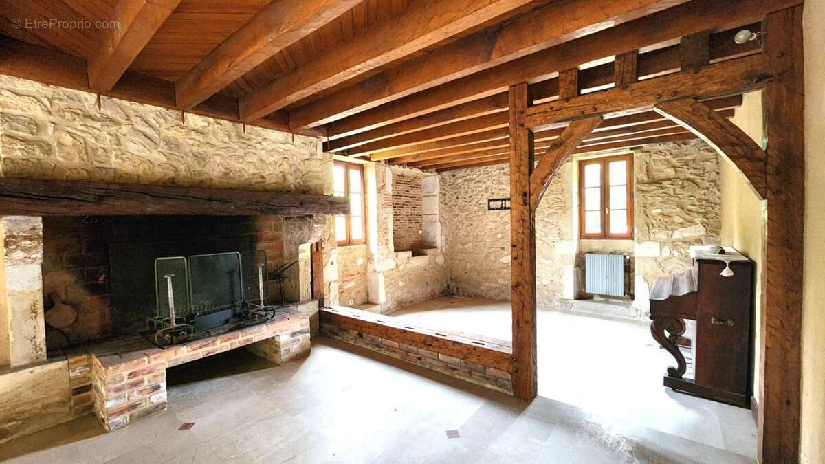 Maison en Pierre 280m² - Terrain 20 317 m² - Dépendances - PISCINE - photo 5