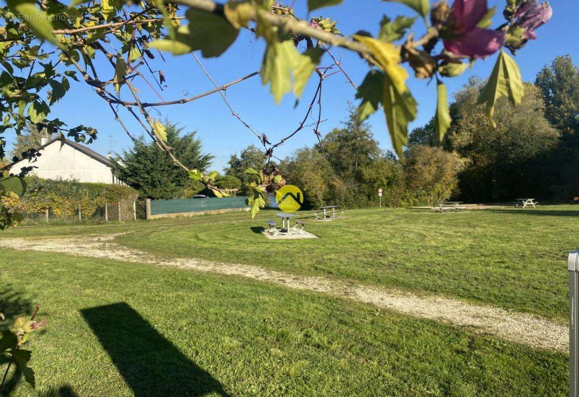 Maison à COURS-LES-BARRES