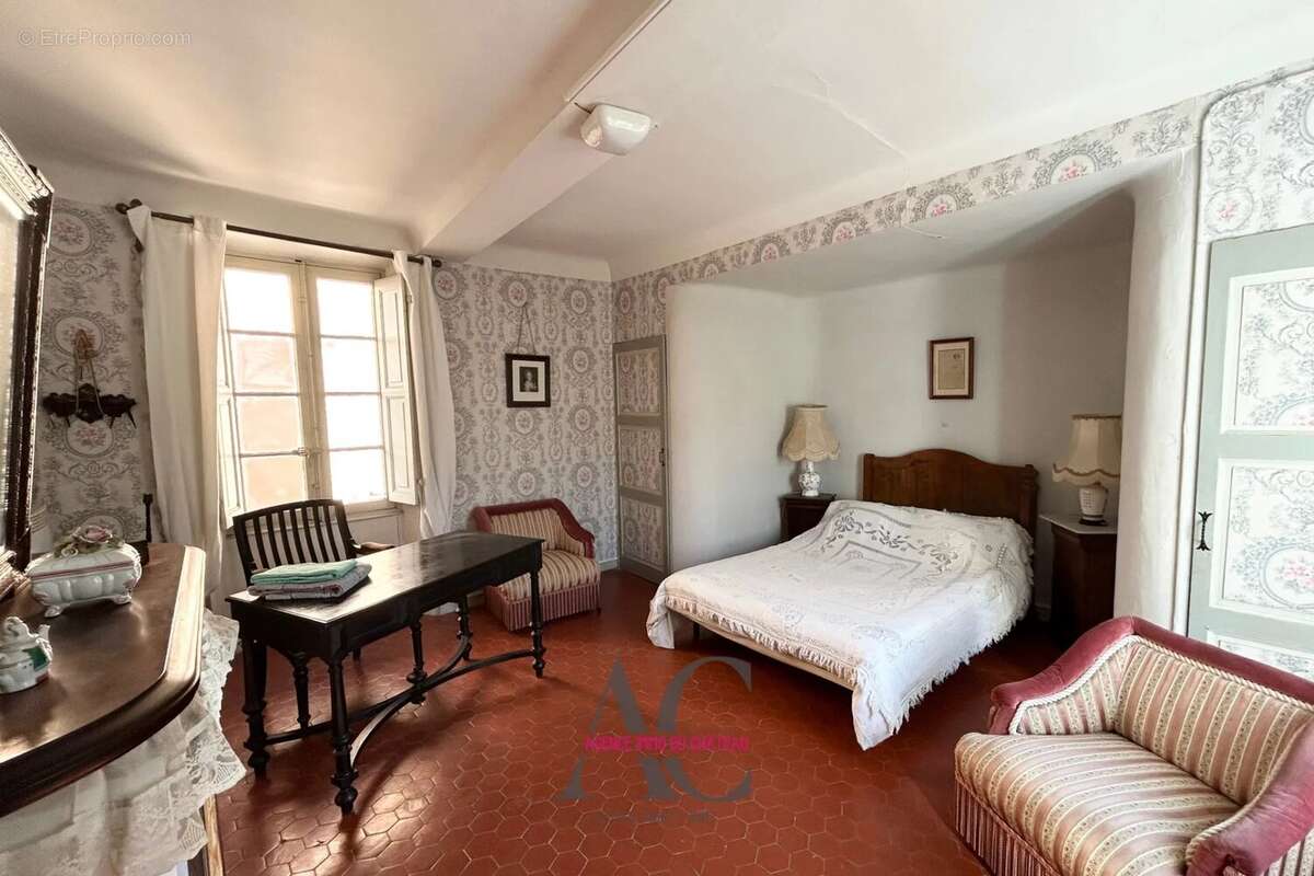 Maison à SAINTE-ANASTASIE-SUR-ISSOLE