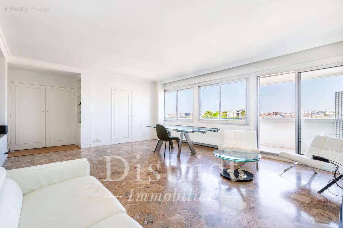 Appartement à PARIS-16E