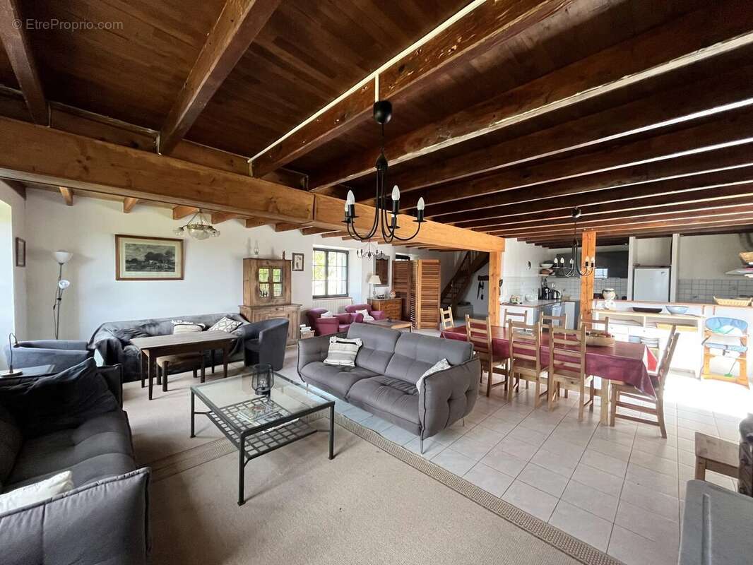 Maison à MONTAIGU-DE-QUERCY