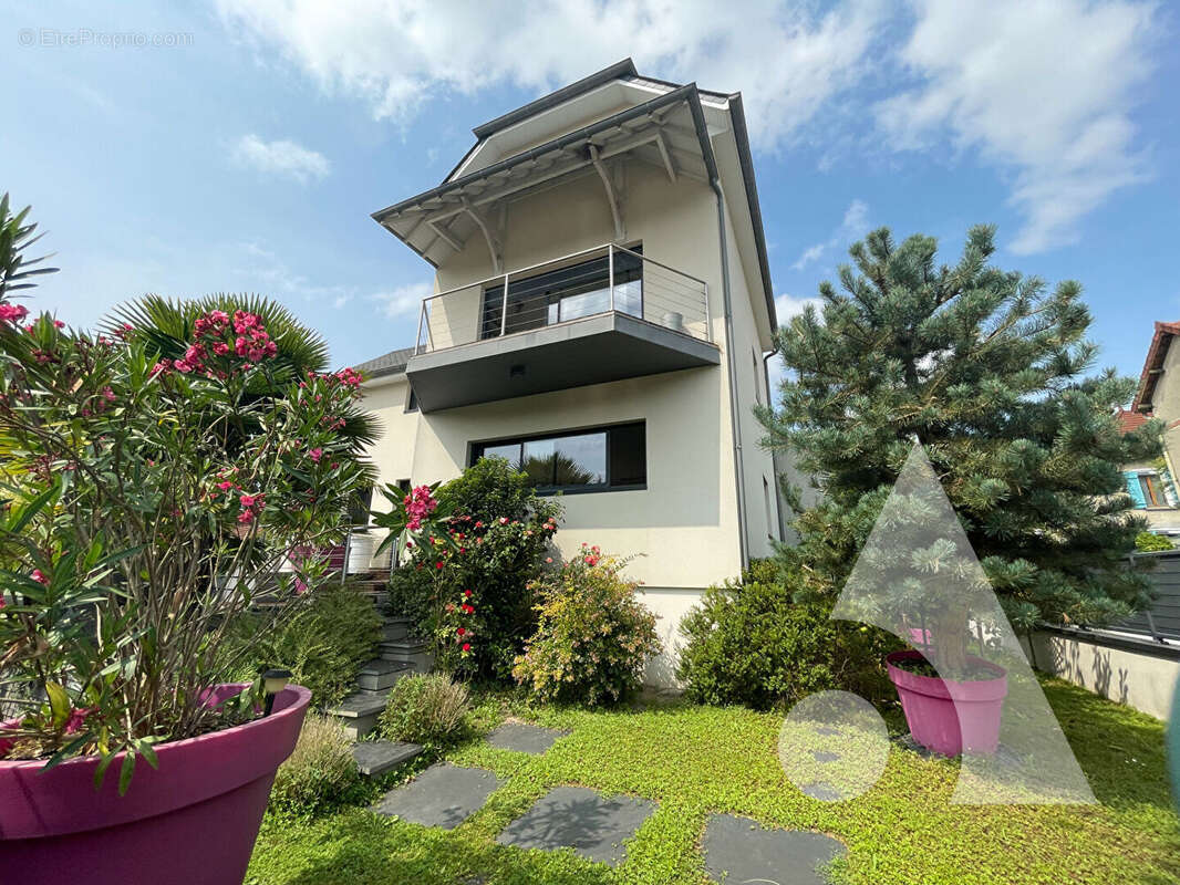 Maison Sainte Savine  6 pièce(s) 220.71 m2 4 chambres - photo 8