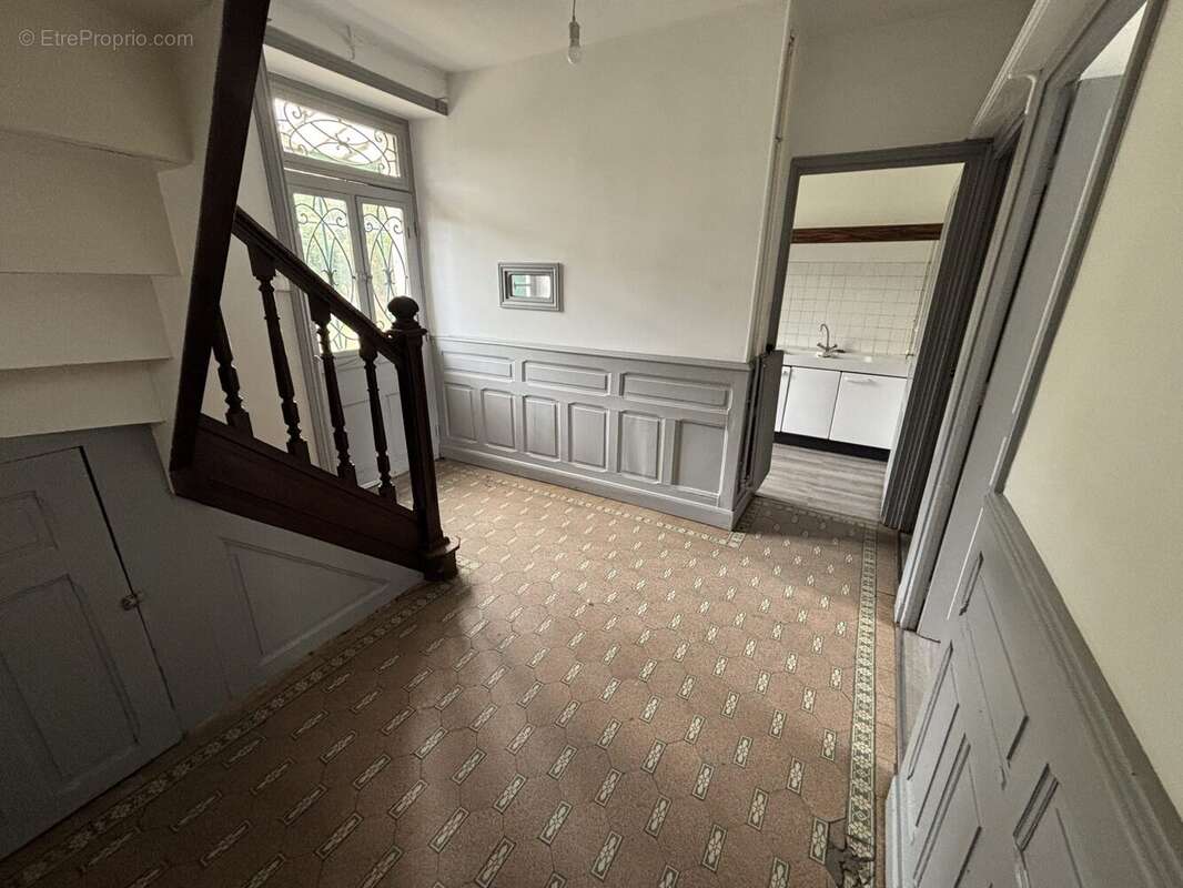 Entrée - Maison à CHAMPS-SUR-TARENTAINE-MARCHAL