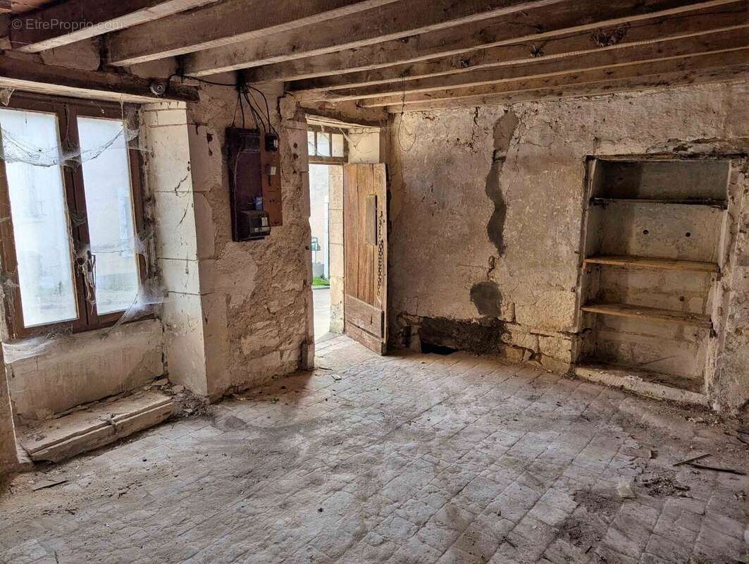 Dépendance avec maison à Courson les Carrières - Maison à COURSON-LES-CARRIERES