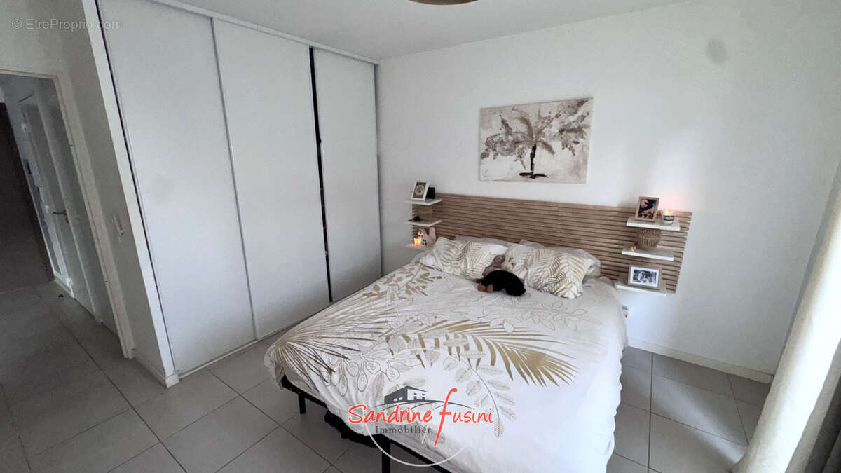 Appartement à CARROS