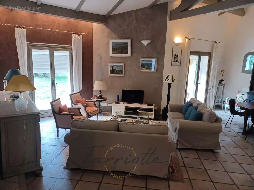 VILLA - 10570 - photo 5