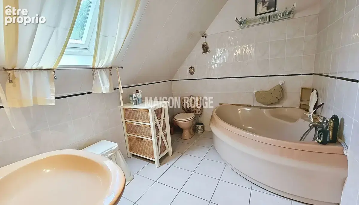 Sarzeau Centre : une maison de charme au calme, avec tous les commerces à pied. - photo 11