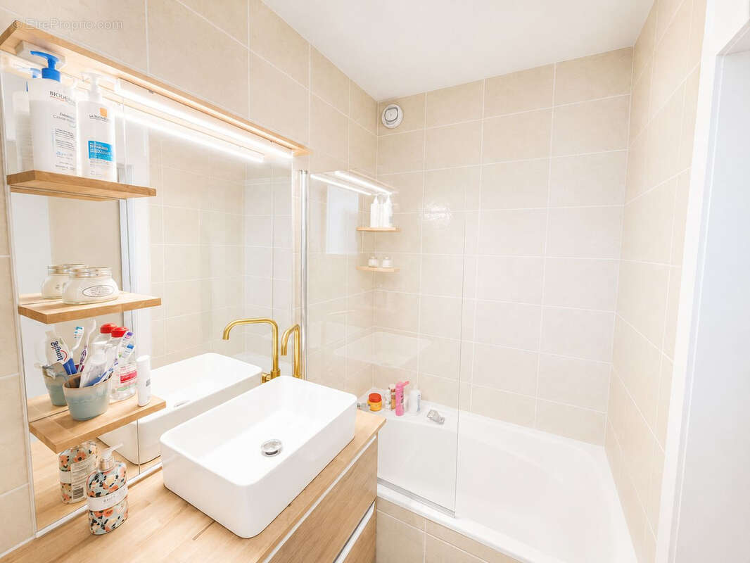 F2 de 55m2 habitables avec vue dégagée à quelques pas de la plage ! - photo 9