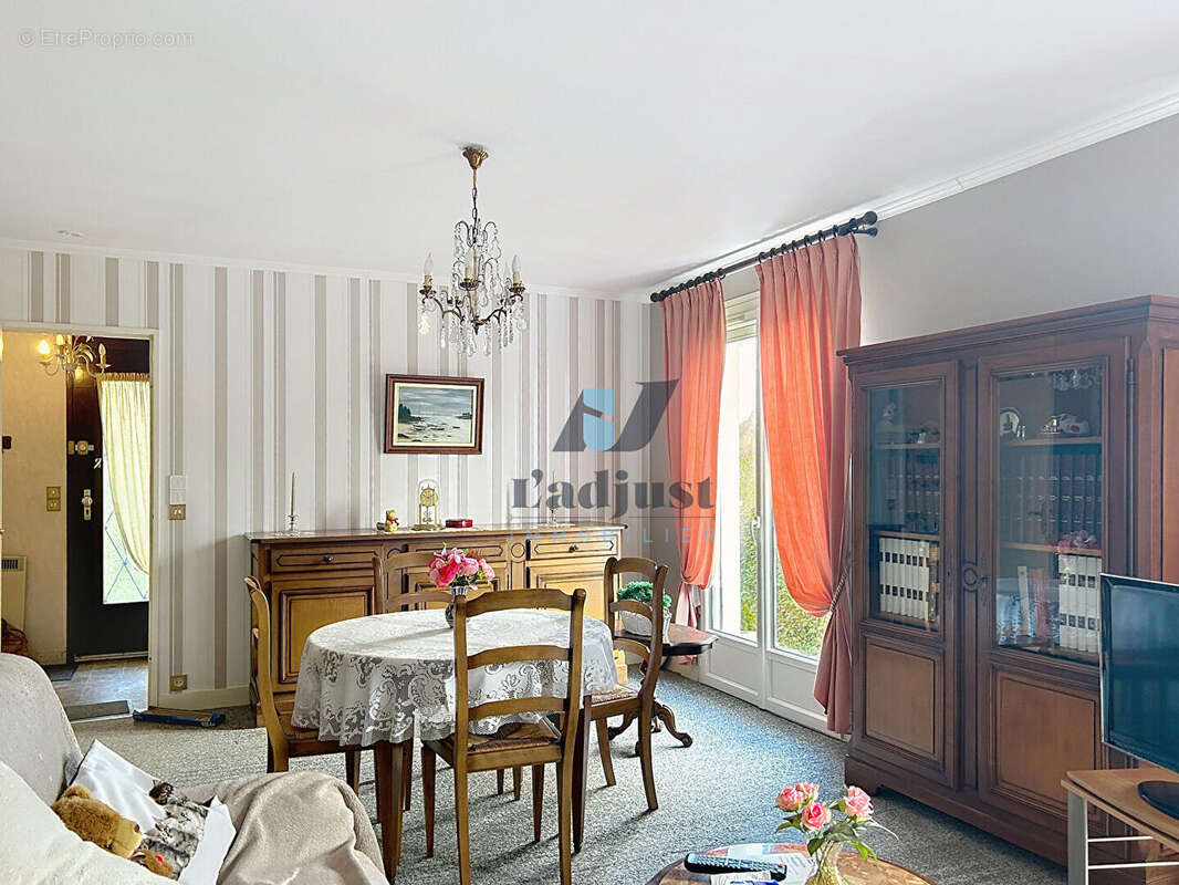 Maison à SAINT-PIERRE-LES-NEMOURS