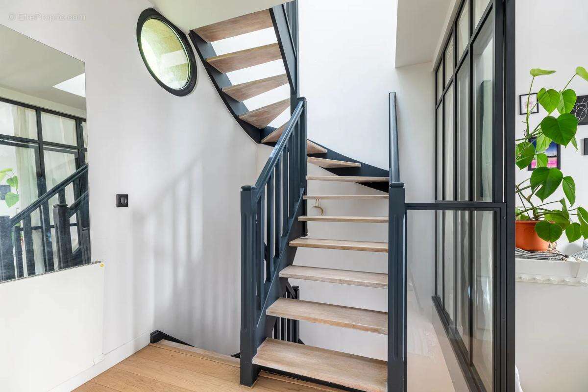 Maison rénovée 4 pièces de 85 m² Paris 19 - photo 5