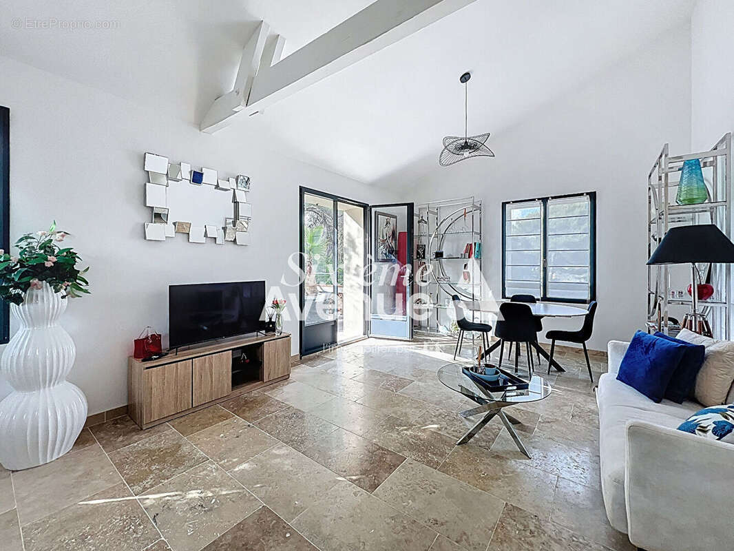 Appartement à MOUGINS