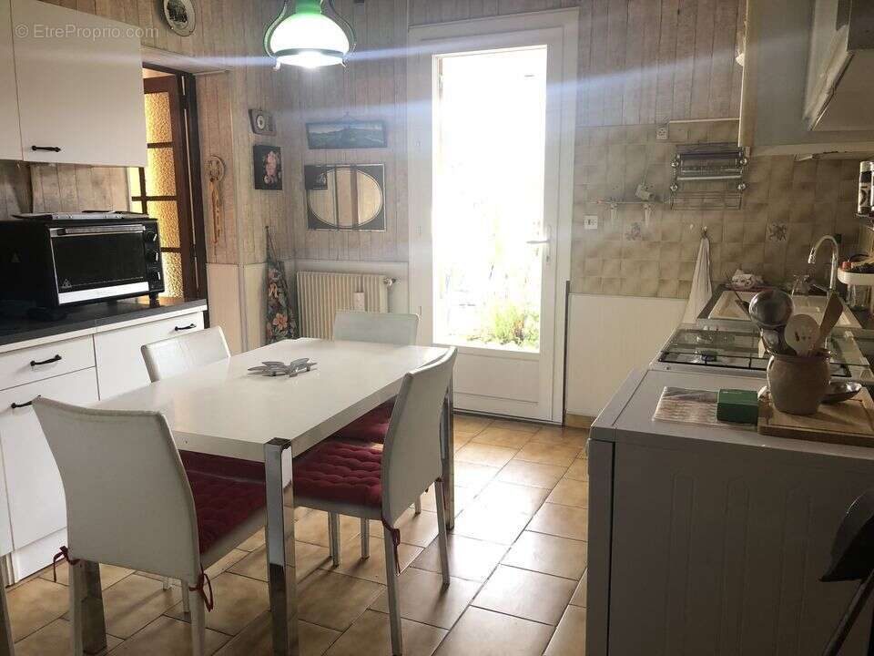 Maison à SAINT-JULIEN-BEYCHEVELLE