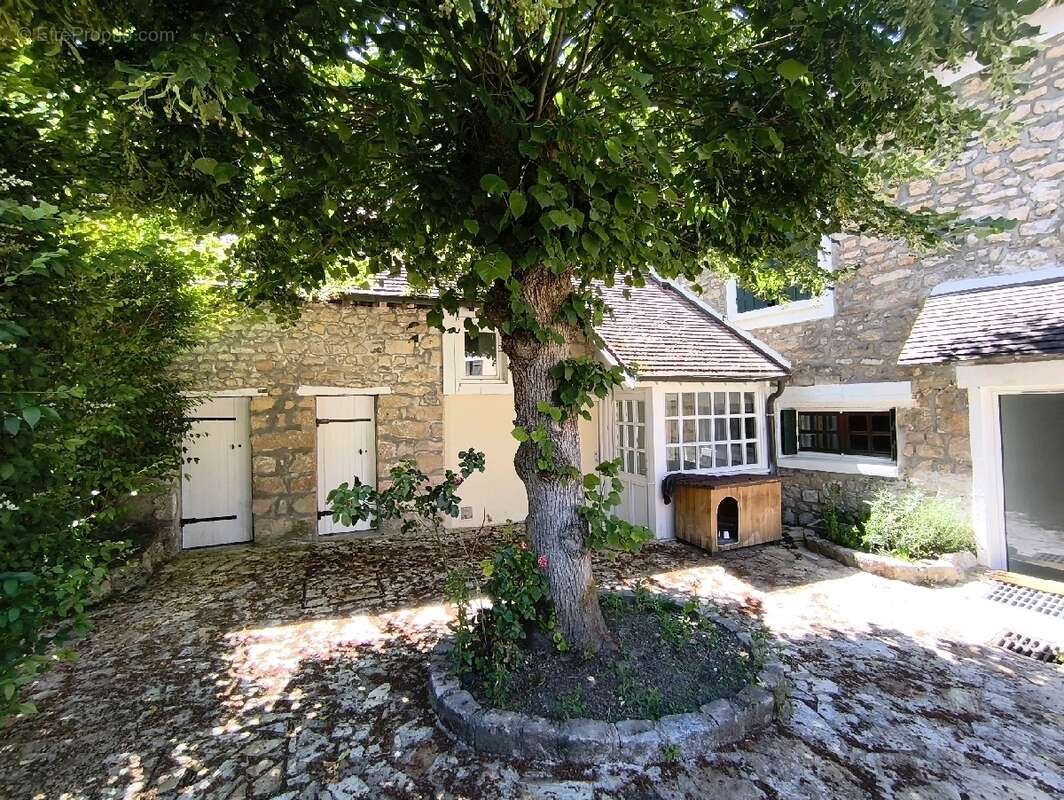 Maison à NESLES-LA-VALLEE