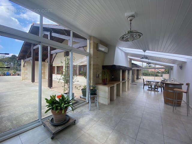 Maison à AMBARES-ET-LAGRAVE