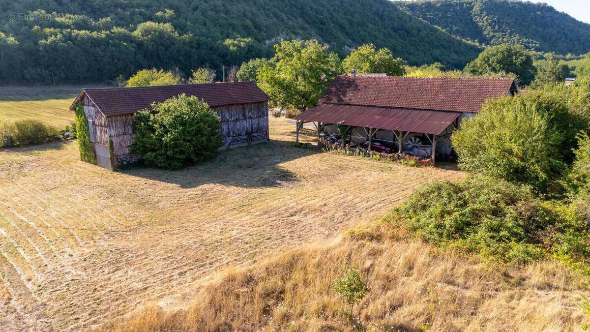Charmante ferme quercynoise en pierre avec dépendances, à proximité de Rocamadour et de Martel - photo 16