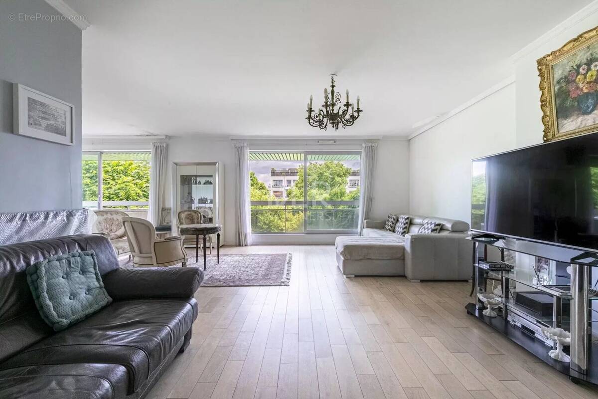 Appartement à NEUILLY-SUR-SEINE