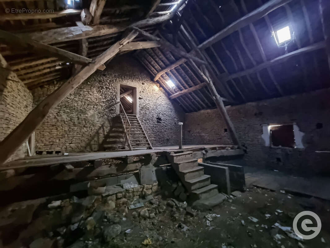 Maison 5 pièces 143m2 à rénover proche Vézelay - photo 18