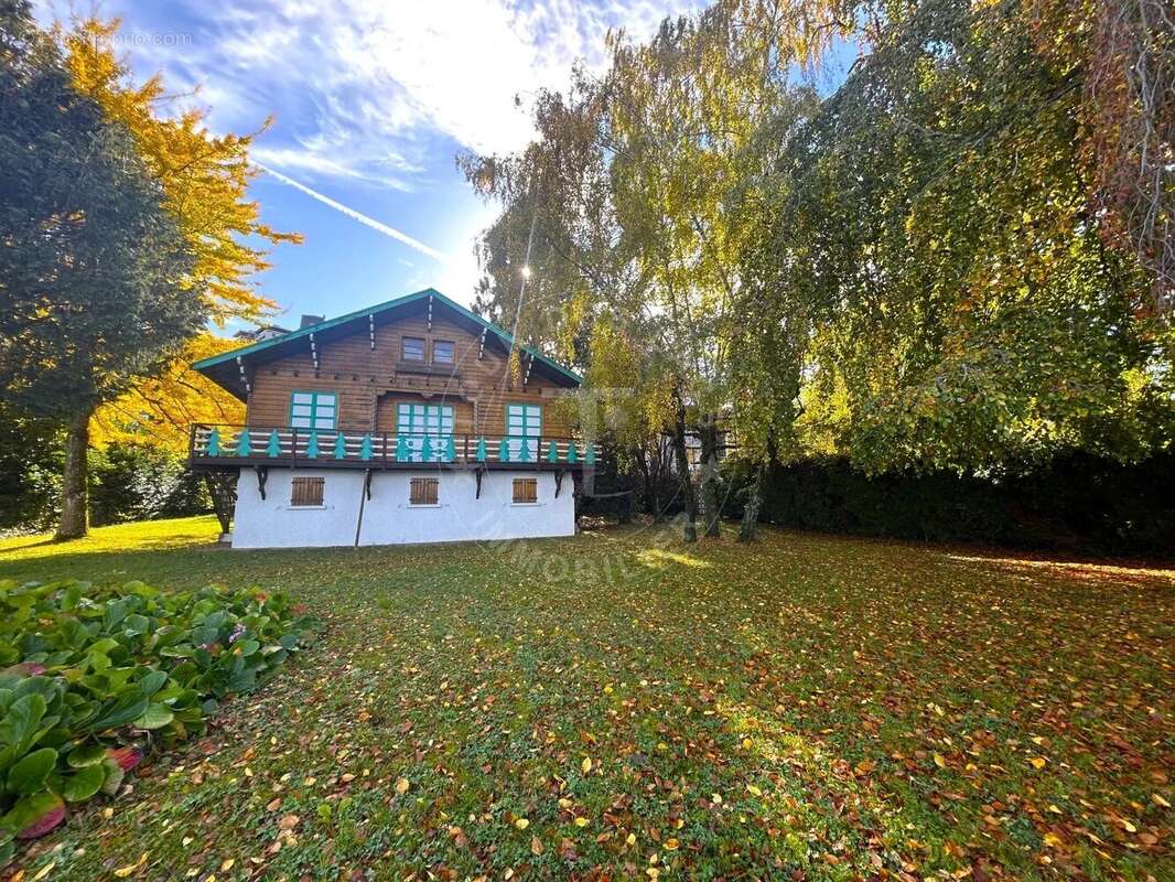 A vendre, Thonon-les-Bains, Superbe terrain pieds dans l'eau avec chalet a rénover ou avec projet de construction - photo 2