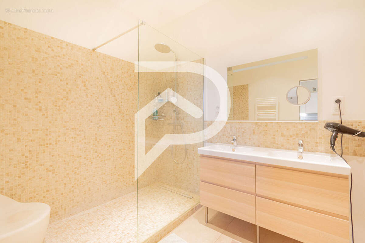 Appartement à MARSEILLE-5E