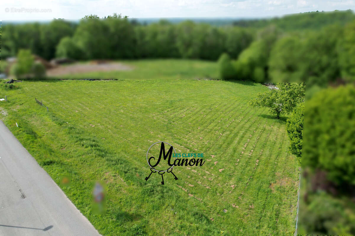 Terrain à BESSINES-SUR-GARTEMPE