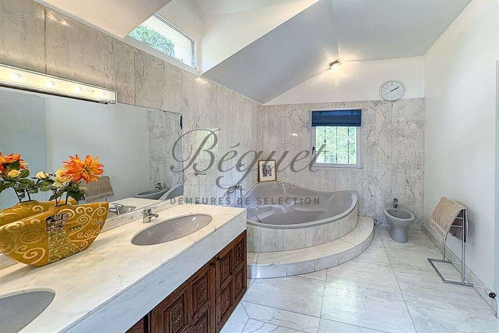 Maison à POIGNY-LA-FORET