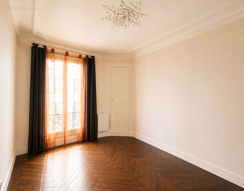 Appartement à PARIS-8E