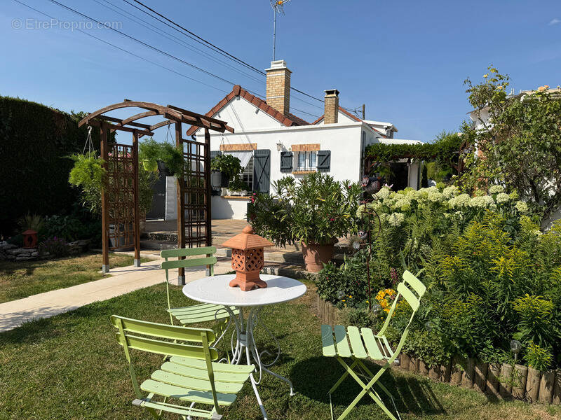 Maison à MERU