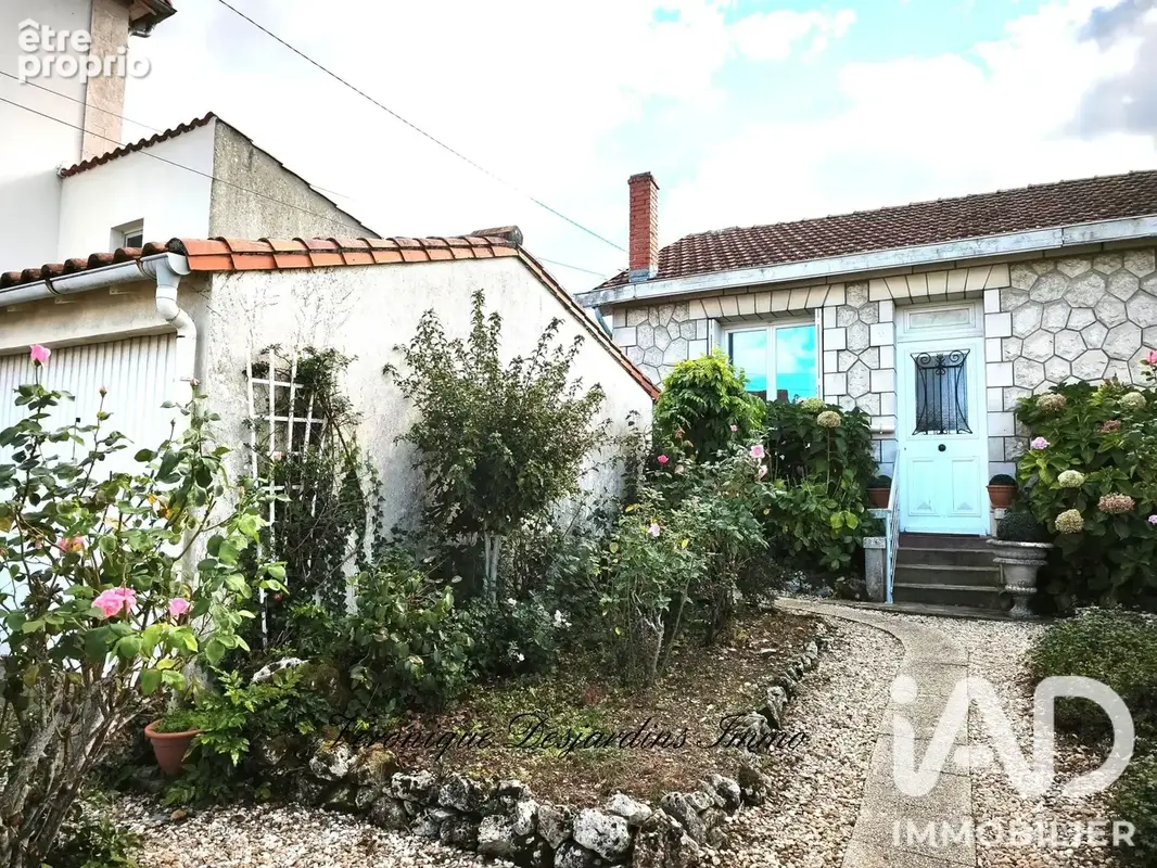 Photo 1 - Maison à SAINTES