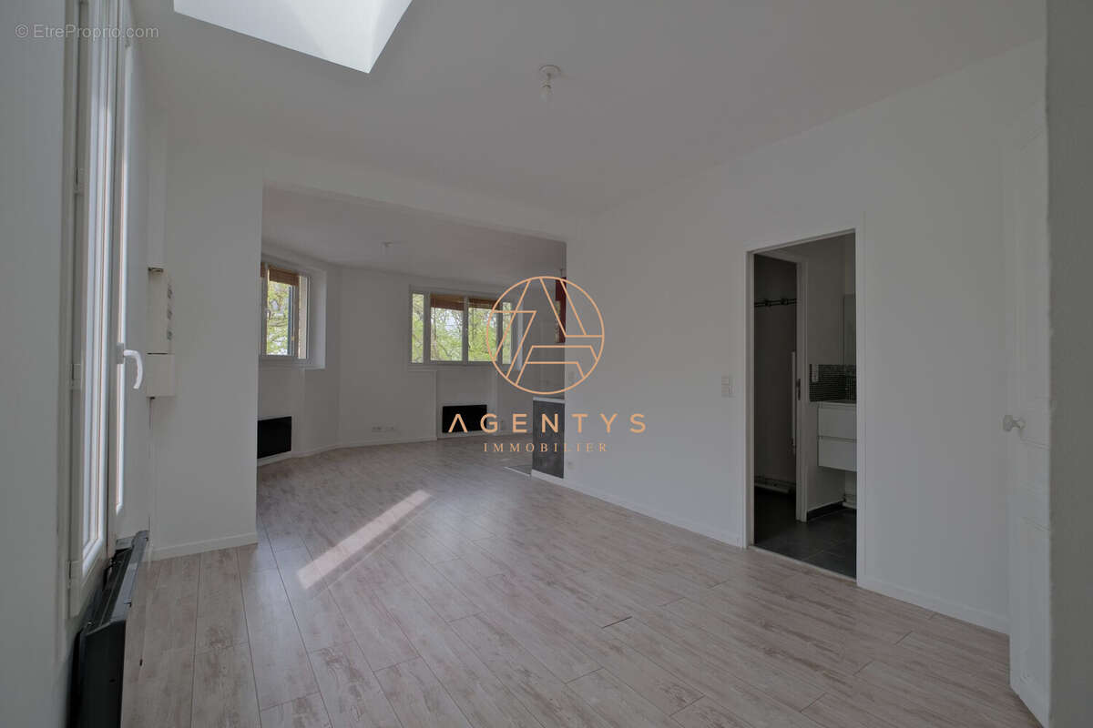 Appartement à SAINT-MAUR-DES-FOSSES