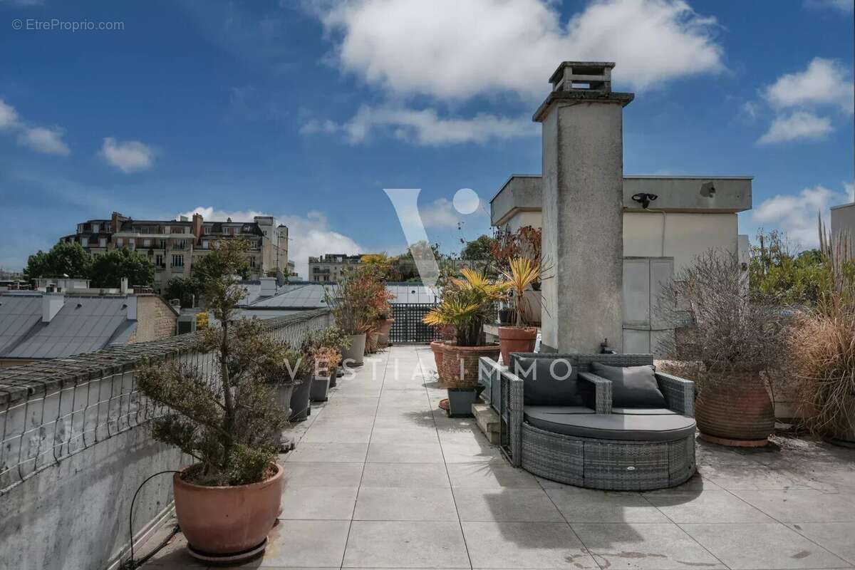 Appartement à NEUILLY-SUR-SEINE