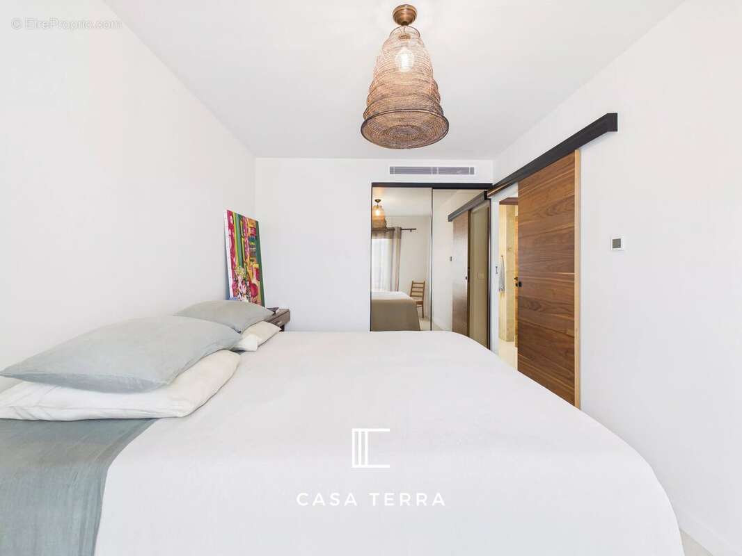 FIORU - Appartement T3 entièrement rénové avec terrasse, aperçu mer et deux stationnements / Porto-Vecchio - photo 8