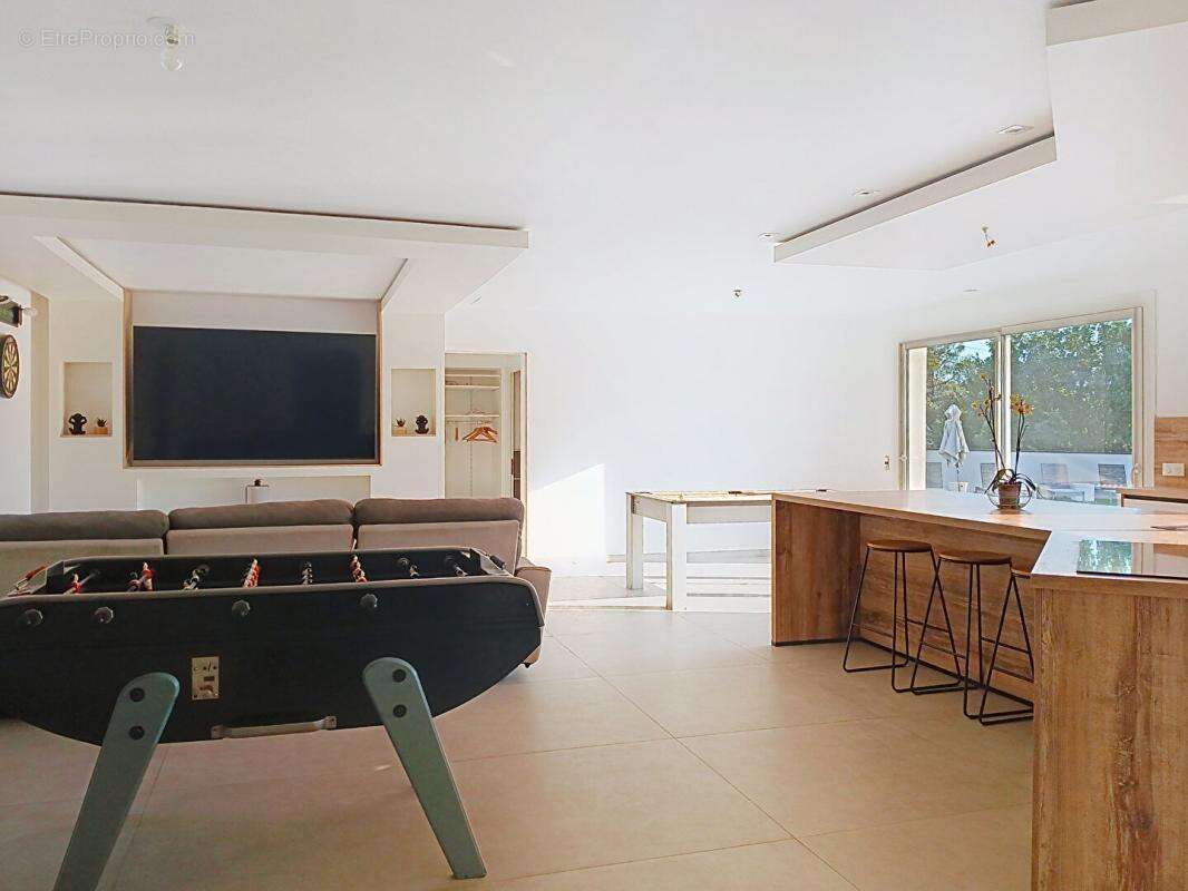 Villa T6 avec piscine et terrain de 1241m² - Sainte-Anastasie-Sur-Issole - photo 5