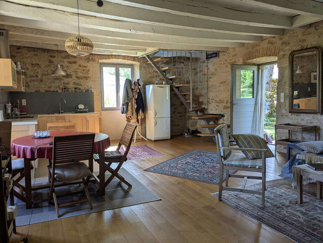 Maison en pierre avec dépendance - photo 4