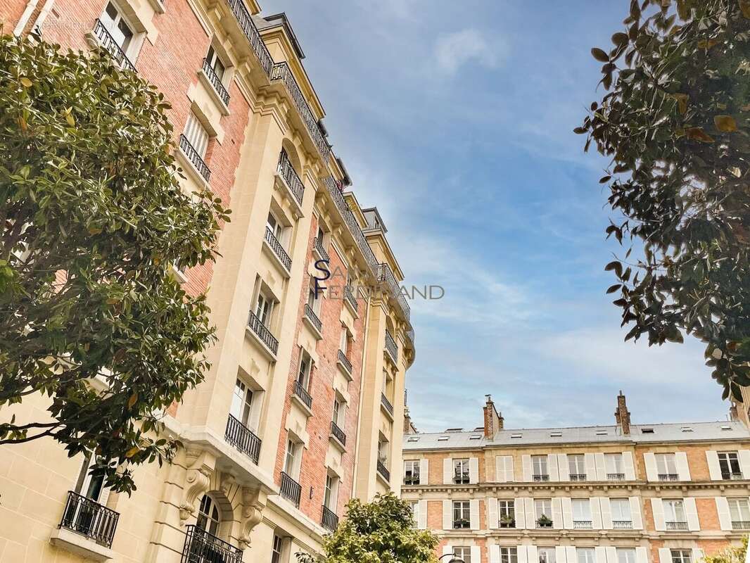 Appartement à NEUILLY-SUR-SEINE