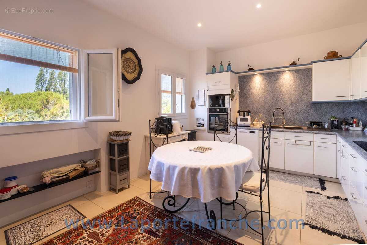 Saint-Paul de Vence Haut de Villa 140 m2, 4 pièces avec Terrasses et Jardin - photo 9