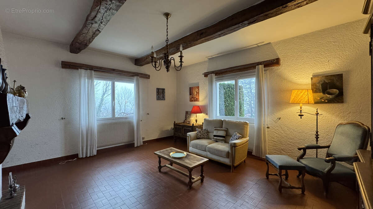 Maison à PUGNY-CHATENOD