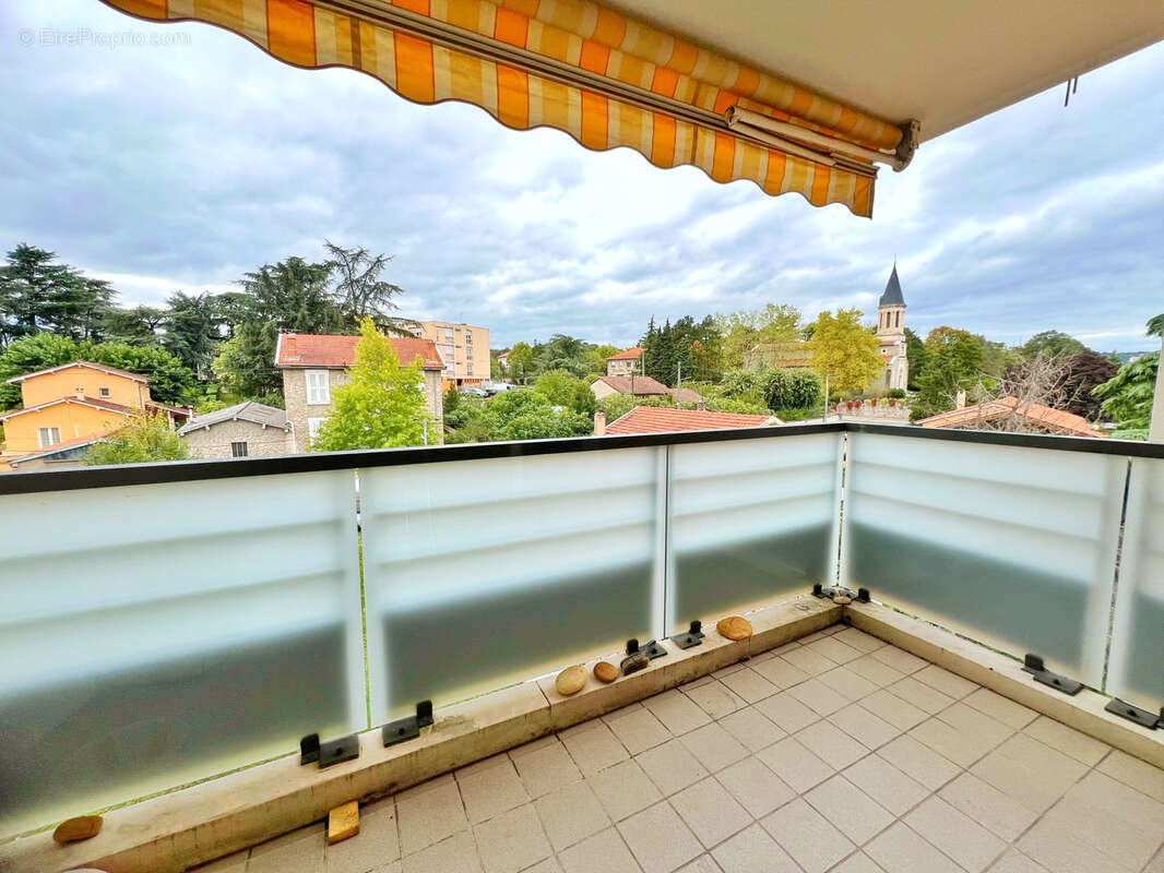 Appartement à PIERRE-BENITE