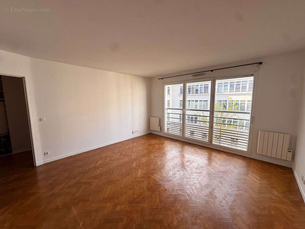 Appartement à PARIS-19E
