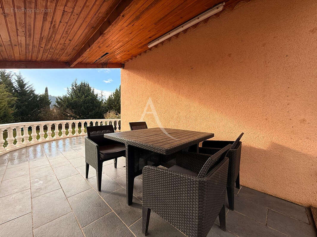 Maison à VINON-SUR-VERDON