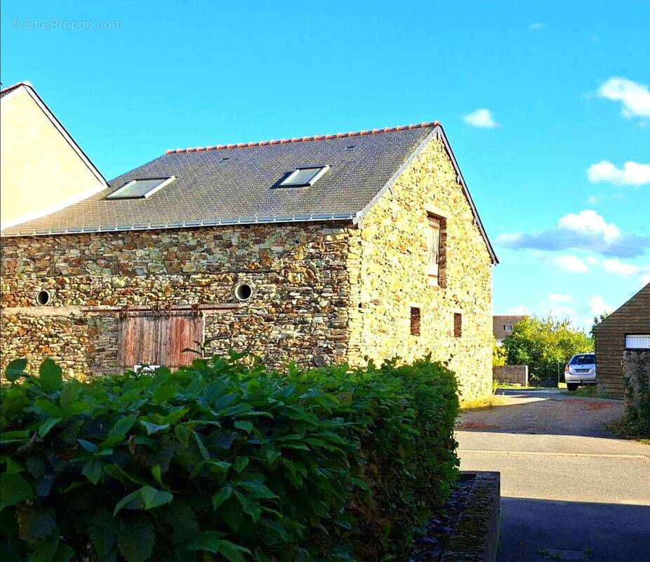 Maison à POUILLE-LES-COTEAUX
