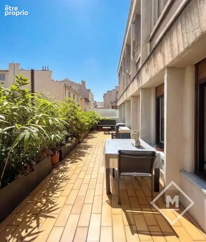 Appartement à MARSEILLE-1E