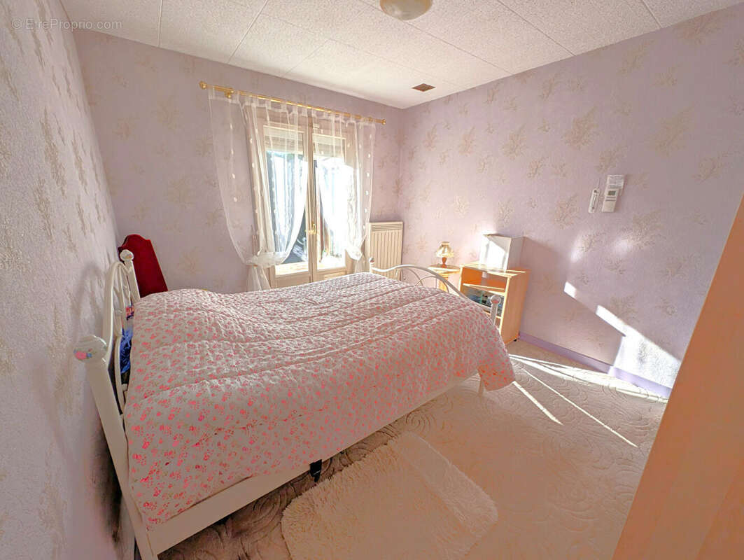 Maison à AILLANT-SUR-THOLON